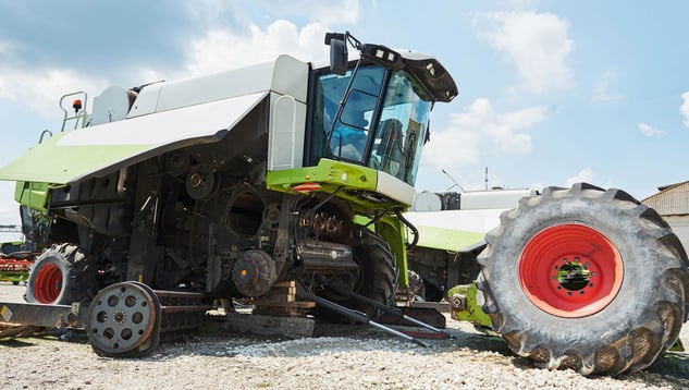 A combine sits in pieces in a salvage yard - copyright standret-freepik-web